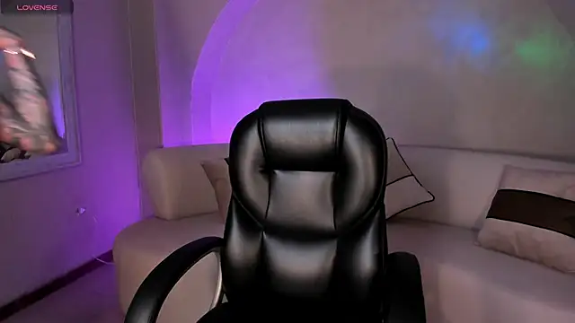 Snapshot of MilaLawrence chatting on September 9, 2025, 8:51 pm MilaLawrence online show from September 9, 2025, 8:51 pm