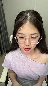 Qianqian-888 online show from November 7, 2025, 1:04 pm