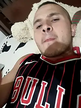 santiii   12 online show from November 28, 2025, 12:55 am