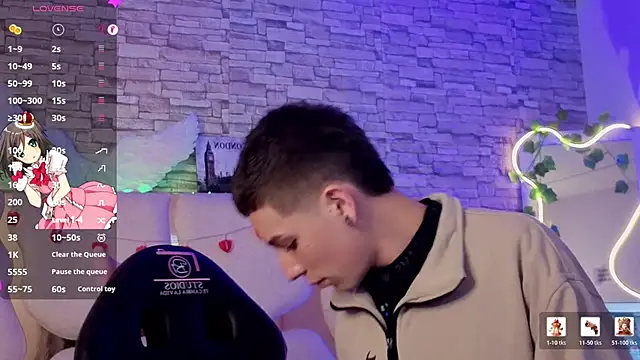 boyfox tay online show from February 11, 2026, 7:36 pm