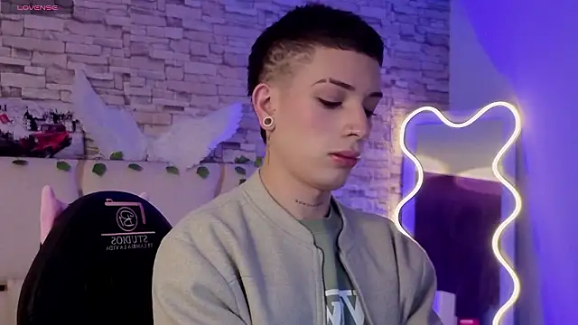 boyfox tay online show from February 19, 2026, 7:22 pm