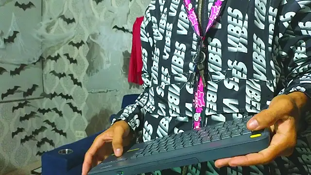 Hotcouple 222 online show from October 18, 2025, 7:21 am