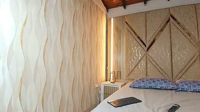 Hotcouple 222 online show from April 6, 2026, 1:12 pm