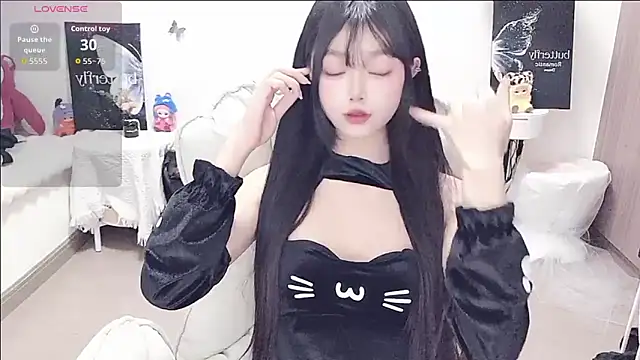 -EEBABY online show from May 11, 2026, 5:43 pm