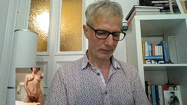 Snapshot of SexyLeon8 chatting on February 17, 2025, 9:21 pm SexyLeon8 online show from February 17, 2025, 9:21 pm