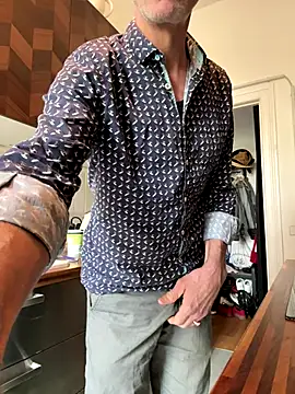 SexyLeon8 online show from November 4, 2025, 8:40 am