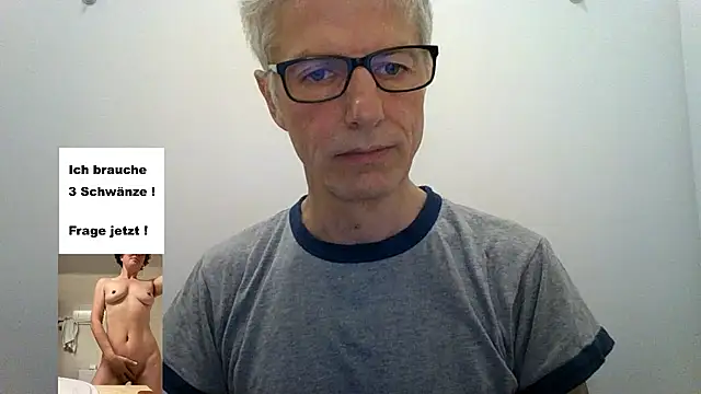 Snapshot of SexyLeon8 chatting on March 18, 2025, 11:20 pm SexyLeon8 online show from March 18, 2025, 11:20 pm