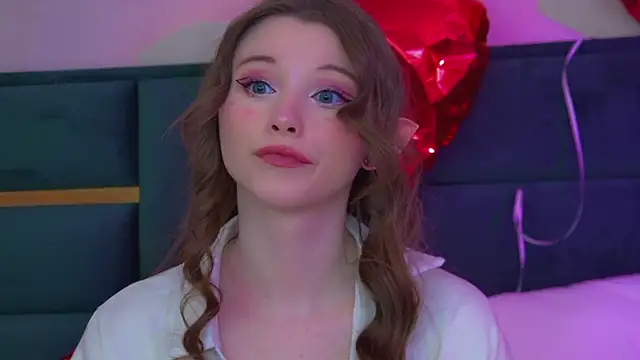 Snapshot of KeiraAsti chatting on February 15, 2026, 8:02 am KeiraAsti online show from February 15, 2026, 8:02 am