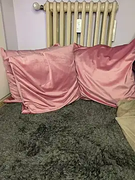 AdeleRoyal online show from November 11, 2025, 4:02 pm