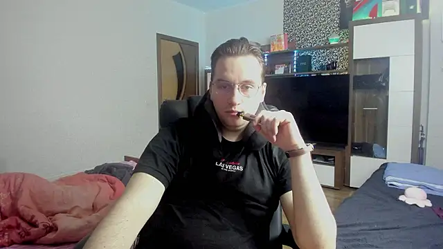 Snapshot of romiosabrino chatting on March 16, 2026, 12:42 pm romiosabrino online show from March 16, 2026, 12:42 pm