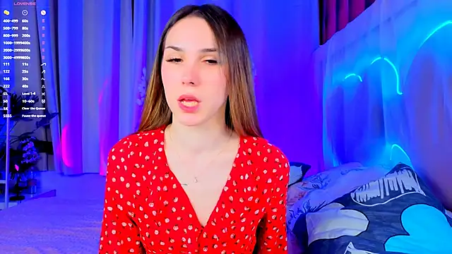 Snapshot of -CindyLou chatting on October 18, 2025, 8:44 pm -CindyLou online show from October 18, 2025, 8:44 pm
