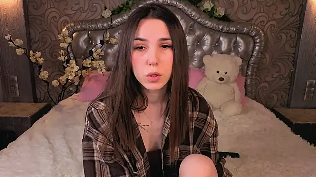 Snapshot of -CindyLou chatting on February 13, 2026, 5:40 am -CindyLou online show from February 13, 2026, 5:40 am