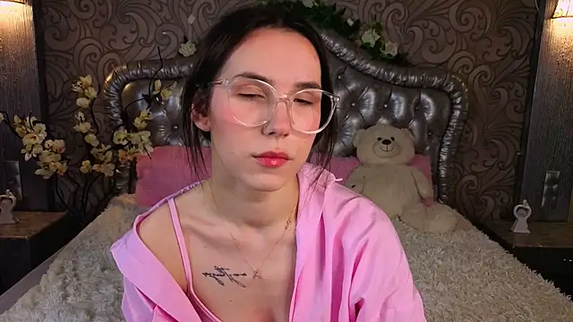 Snapshot of -CindyLou chatting on March 20, 2026, 5:41 am -CindyLou online show from March 20, 2026, 5:41 am