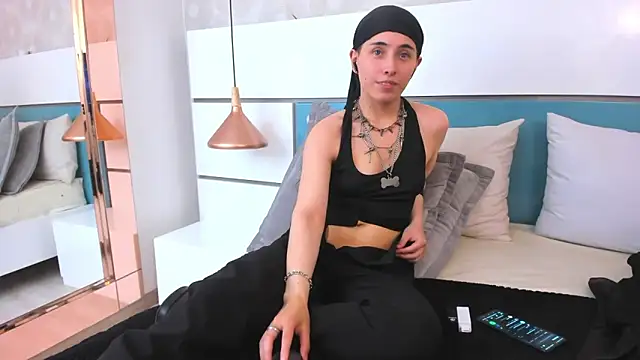 Ashkoreh online show from March 3, 2026, 8:49 pm