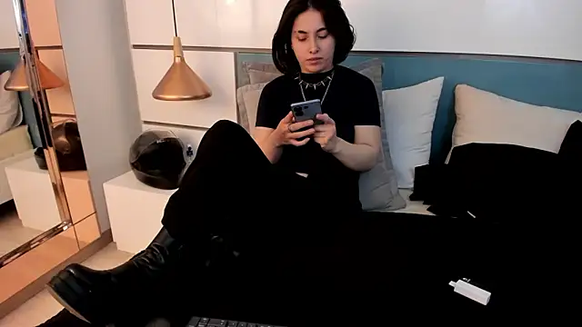 Ashkoreh online show from May 15, 2026, 8:40 pm