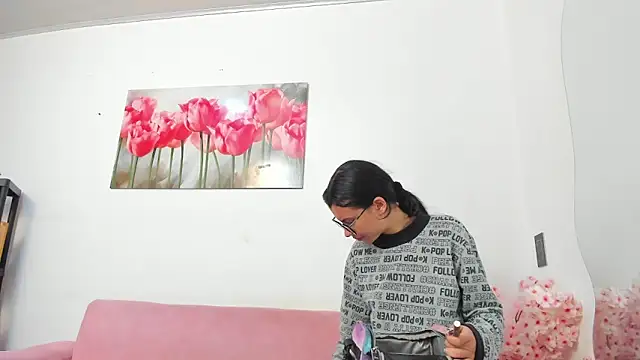 pinky f00x online show from June 2, 2026, 7:36 pm