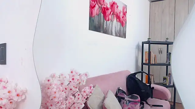 pinky f00x online show from April 8, 2026, 7:26 pm