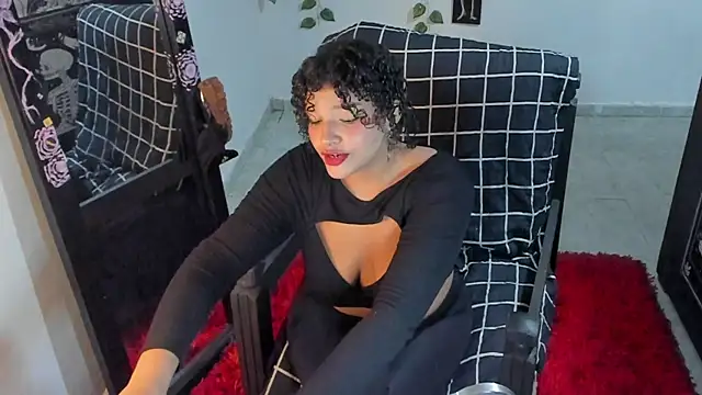 Snapshot of chloe_kisses chatting on October 27, 2025, 11:33 am chloe kisses online show from October 27, 2025, 11:33 am