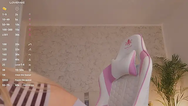 daisyblushh online show from April 4, 2026, 3:07 pm