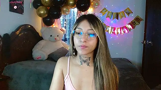 Hoolly Jones online show from November 26, 2025, 2:06 pm