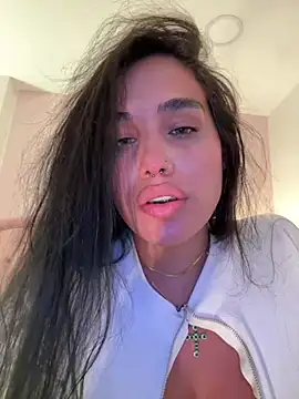 Bella  Wood online show from June 30, 2026, 9:26 pm