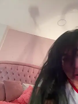 Bella  Wood online show from November 14, 2025, 3:48 pm