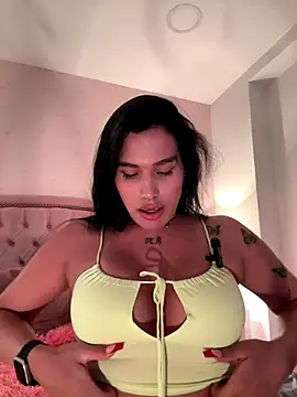 Bella  Wood online show from November 12, 2025, 7:18 pm