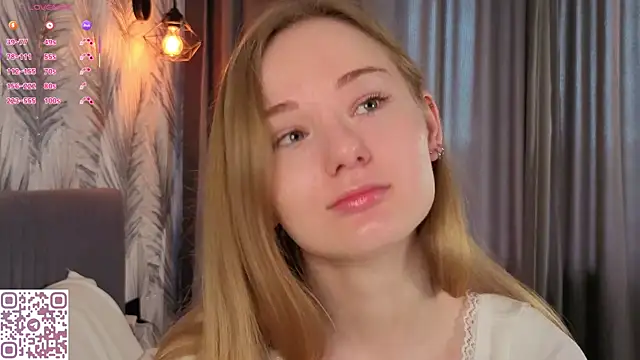 ElvinaRose online show from June 9, 2026, 4:57 am