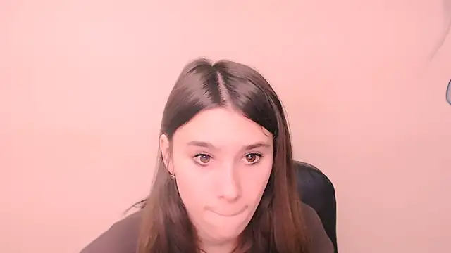 Snapshot of RosaRay_ chatting on November 28, 2025, 7:41 am RosaRay online show from November 28, 2025, 7:41 am