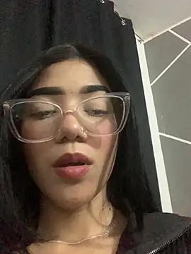 ElaRose 12 online show from October 27, 2025, 5:47 pm