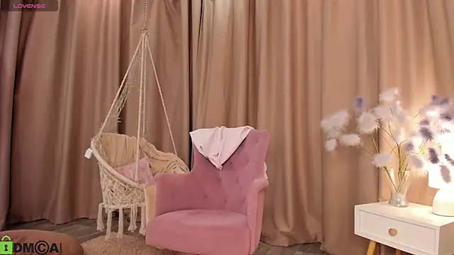 Naomi   Rias online show from November 19, 2025, 1:16 am