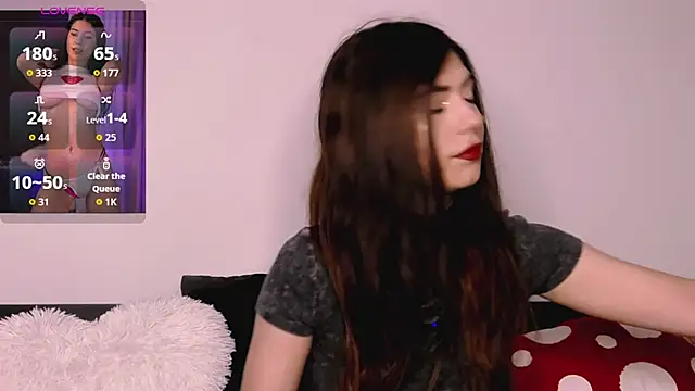 M1kaylaRaven online show from October 19, 2025, 5:32 am