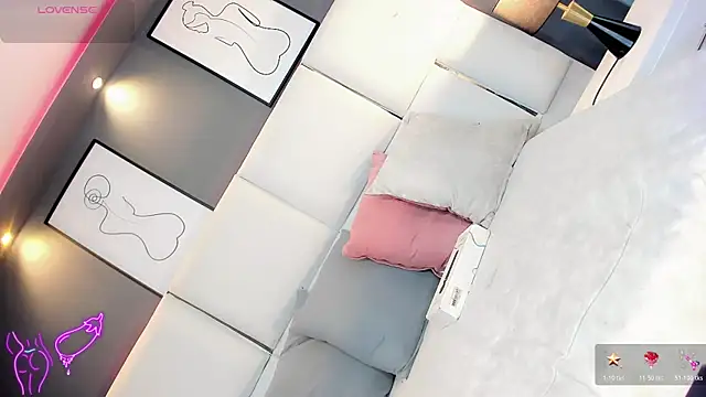 LiaFernandaa online show from April 17, 2026, 1:36 pm