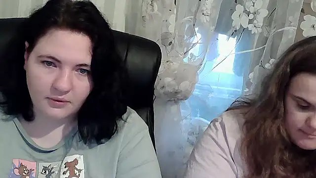 Snapshot of HollyXEva chatting on October 20, 2025, 2:17 pm HollyXEva online show from October 20, 2025, 2:17 pm