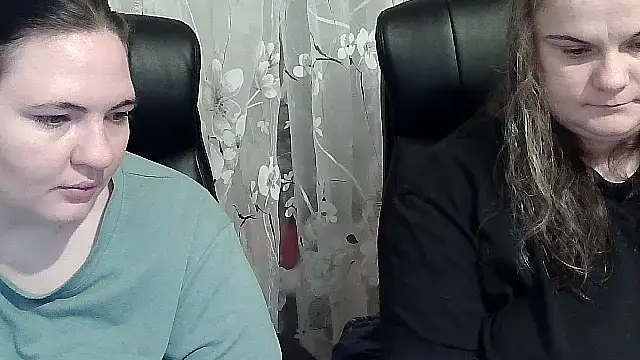Snapshot of HollyXEva chatting on October 8, 2025, 3:46 pm HollyXEva online show from October 8, 2025, 3:46 pm