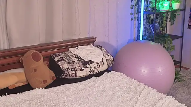 OdetteBiddy online show from December 14, 2025, 9:09 pm