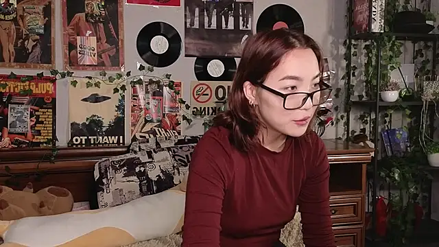 OdetteBiddy online show from November 9, 2025, 8:02 pm