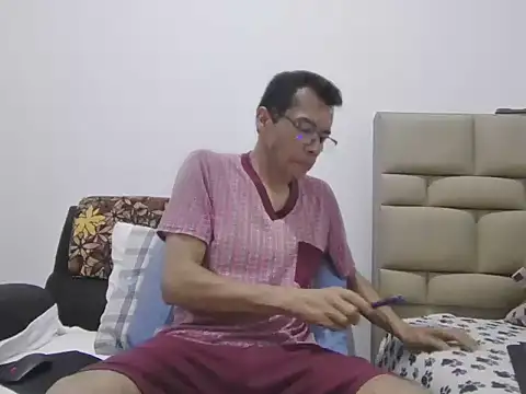 Snapshot of skinnylatino51 chatting on July 24, 2026, 1:45 am skinnylatino51 online show from July 24, 2026, 1:45 am