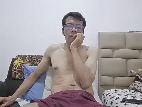 Snapshot of skinnylatino51 chatting on June 7, 2026, 1:22 am skinnylatino51 online show from June 7, 2026, 1:22 am