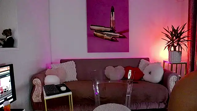 oliviathea online show from February 6, 2026, 2:07 am