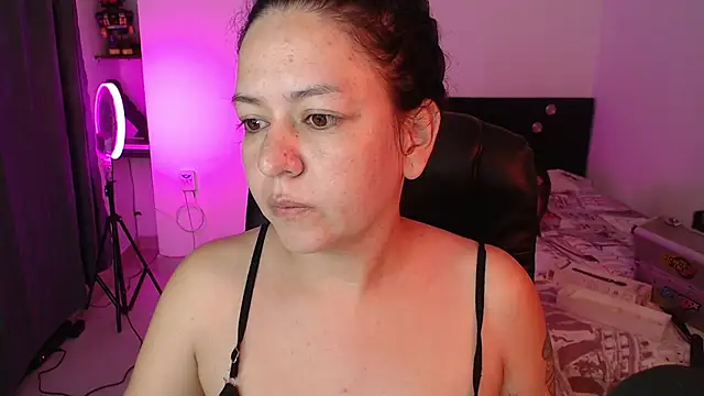 Abbyjoness21 online show from October 23, 2025, 9:41 am