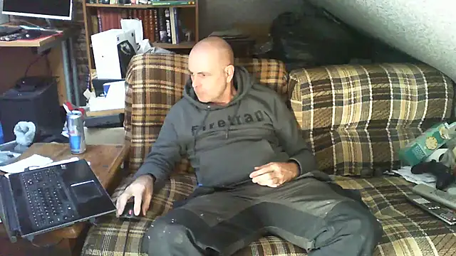 Daz next Door online show from November 2, 2025, 4:01 pm