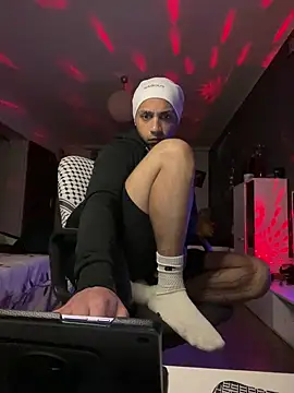 1Richrichard1 online show from June 7, 2026, 9:53 pm
