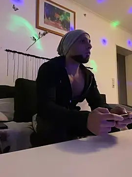 1Richrichard1 online show from May 12, 2026, 8:48 pm