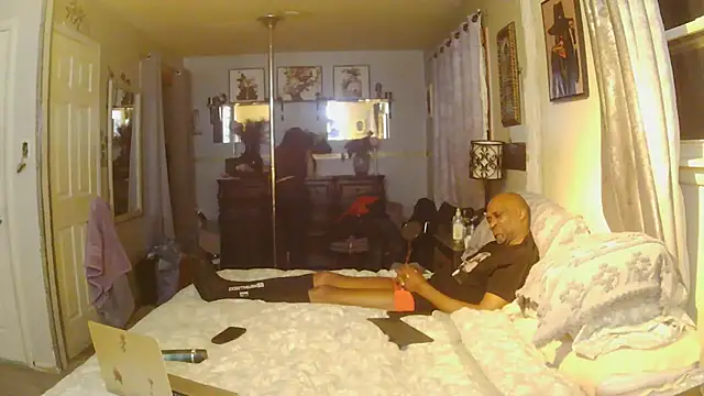 Snapshot of blaqmagiq72 chatting on February 7, 2026, 10:01 am blaqmagiq72 online show from February 7, 2026, 10:01 am