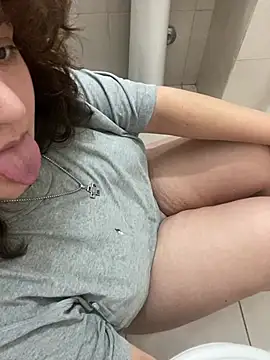 Snapshot of Solangerulo_ chatting on February 24, 2026, 7:20 am Solangerulo online show from February 24, 2026, 7:20 am