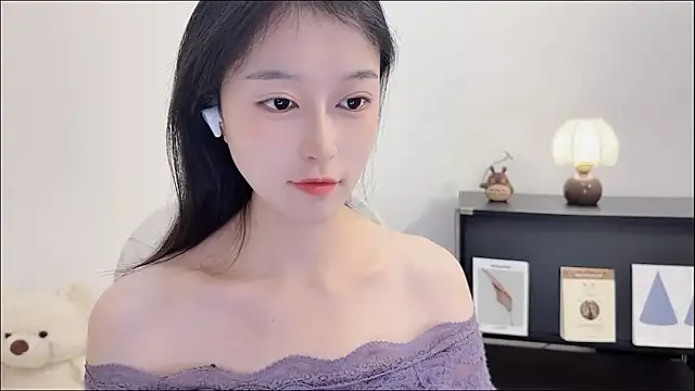 Onechestnut online show from October 23, 2025, 12:26 pm