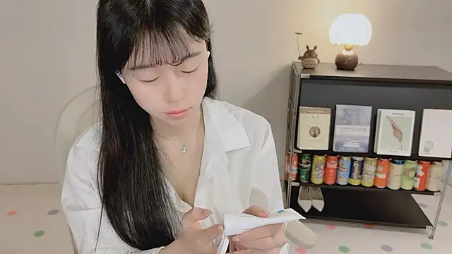 Onechestnut online show from May 21, 2026, 5:27 am