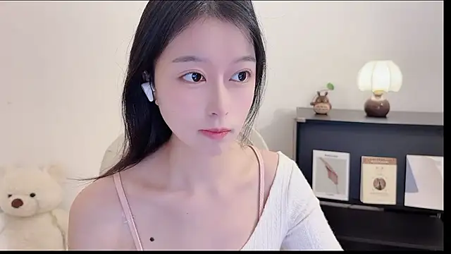 Onechestnut online show from October 19, 2025, 5:10 am