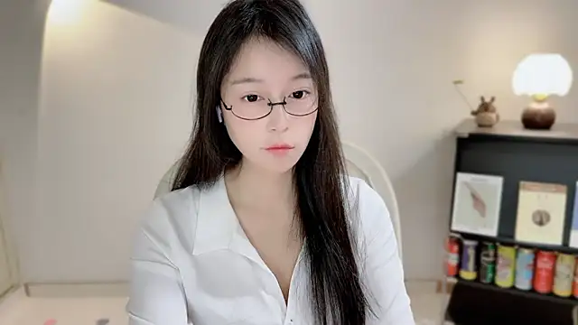 Onechestnut online show from April 5, 2026, 6:20 am